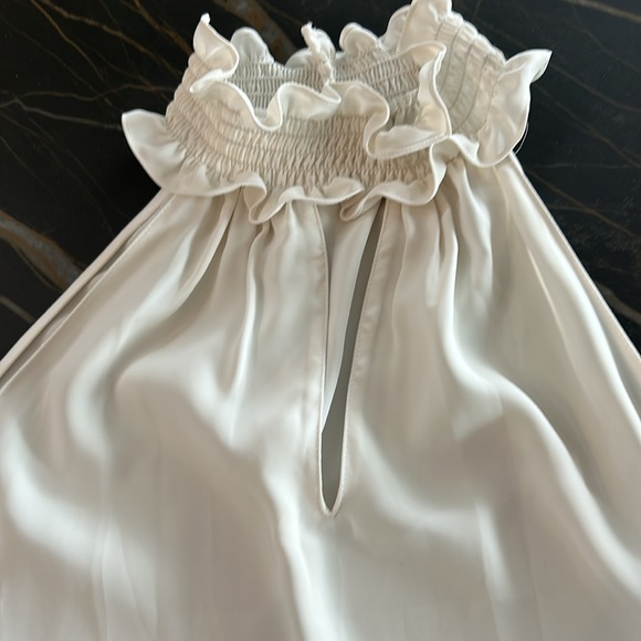 Sleeveless ruffle neck blouse - Picture 3 of 3